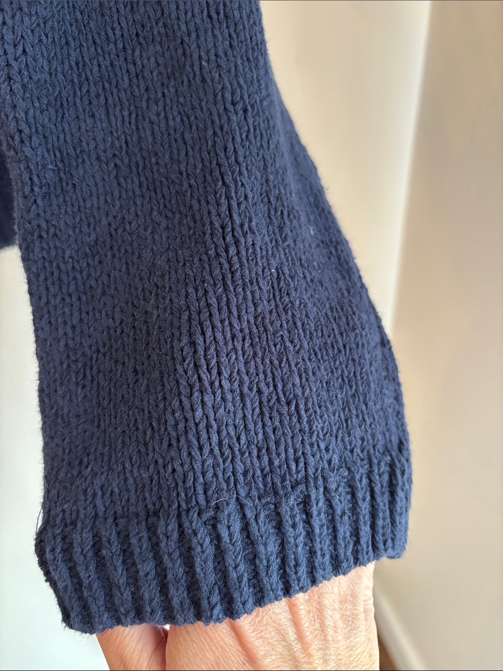Abercrombie & Fitch Navy V-Neck Button Cardigan cropped chunky women’s MD soft - Picture 5 of 7